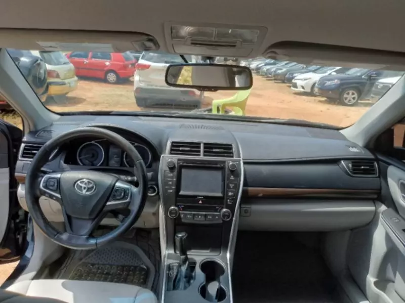 Toyota Camry   - 2016