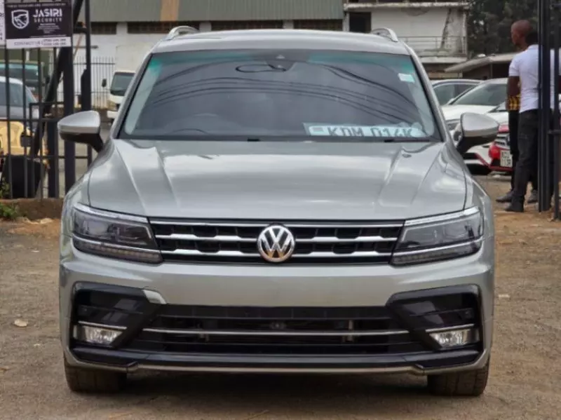 Volkswagen Tiguan   - 2015
