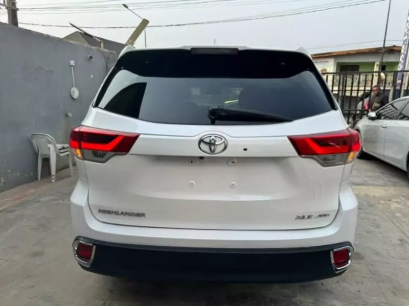 Toyota Highlander   - 2017
