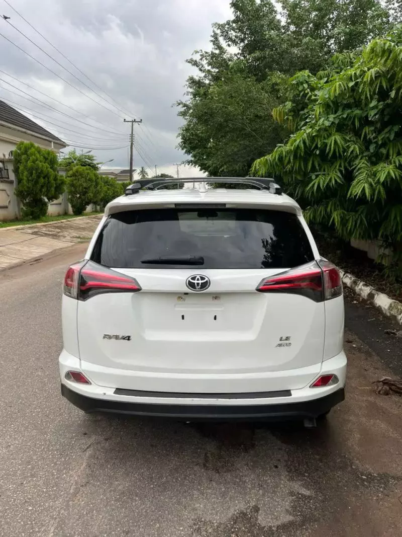 Toyota RAV 4   - 2017