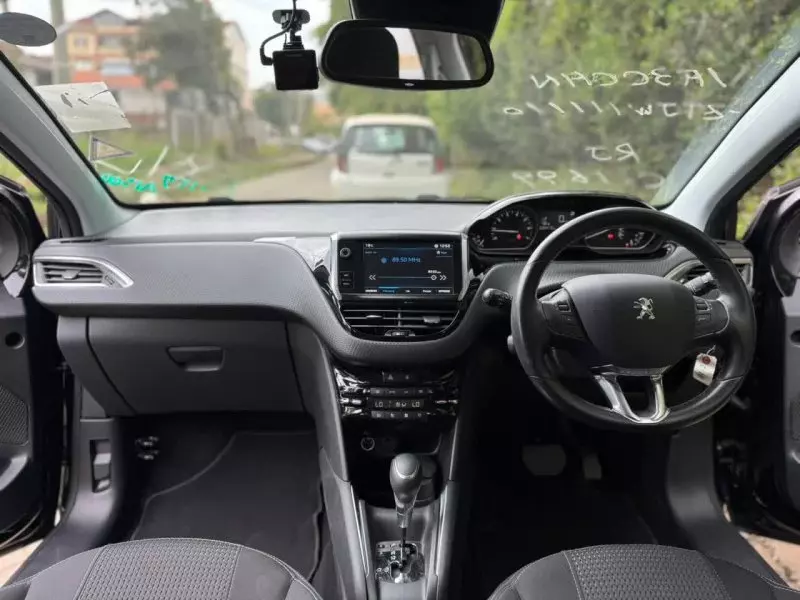 Peugeot 208   - 2019