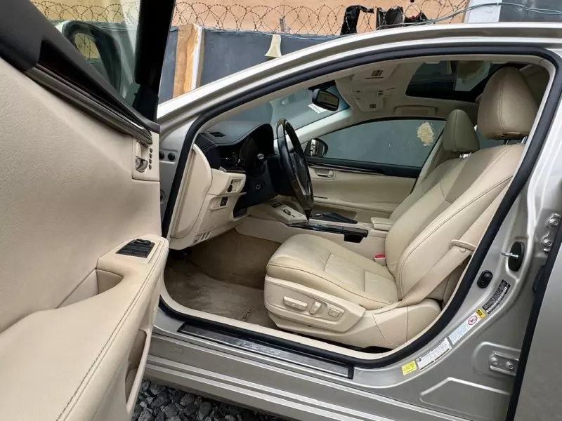 Lexus ES   - 2013