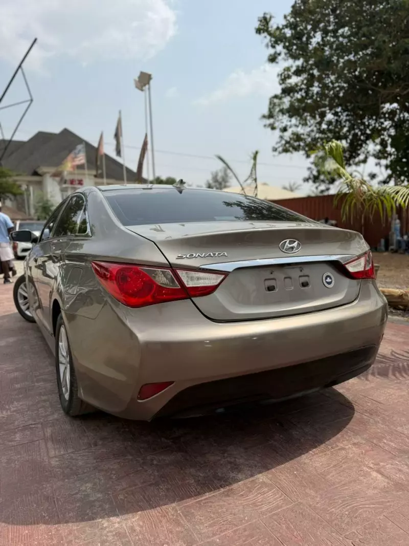 Hyundai Sonata   - 2014