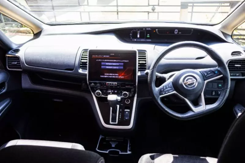 Nissan Serena   - 2018