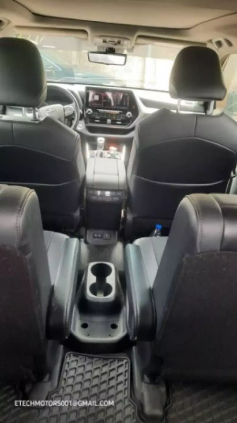 Toyota Highlander   - 2021