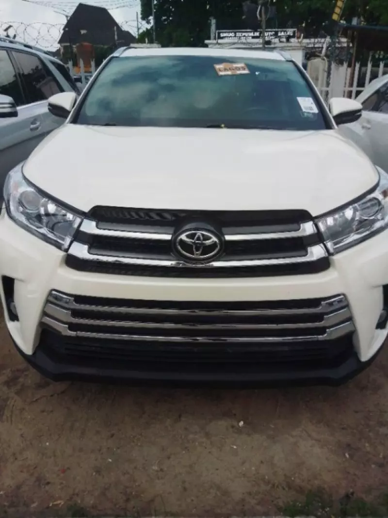 Toyota Highlander   - 2016
