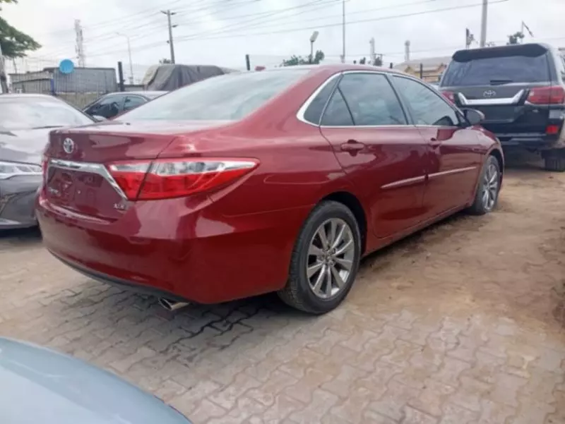 Toyota Camry   - 2016