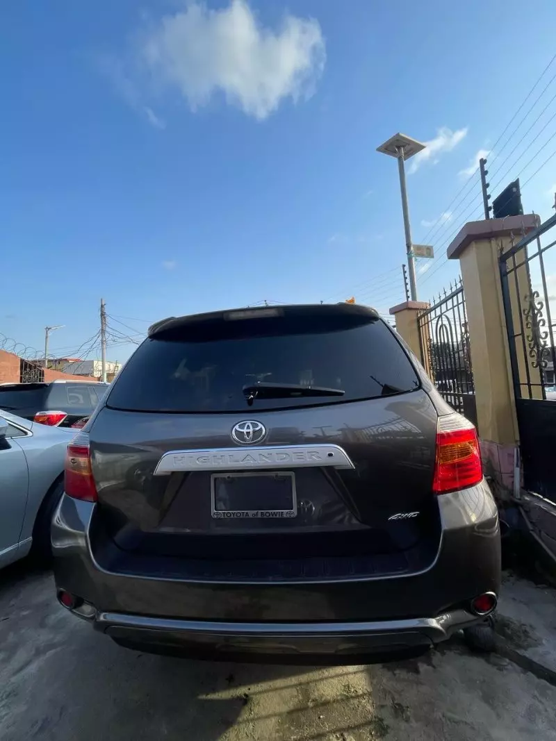 Toyota Highlander   - 2010