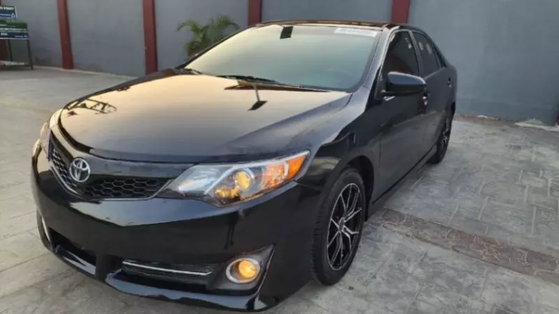 Toyota Camry   - 2012