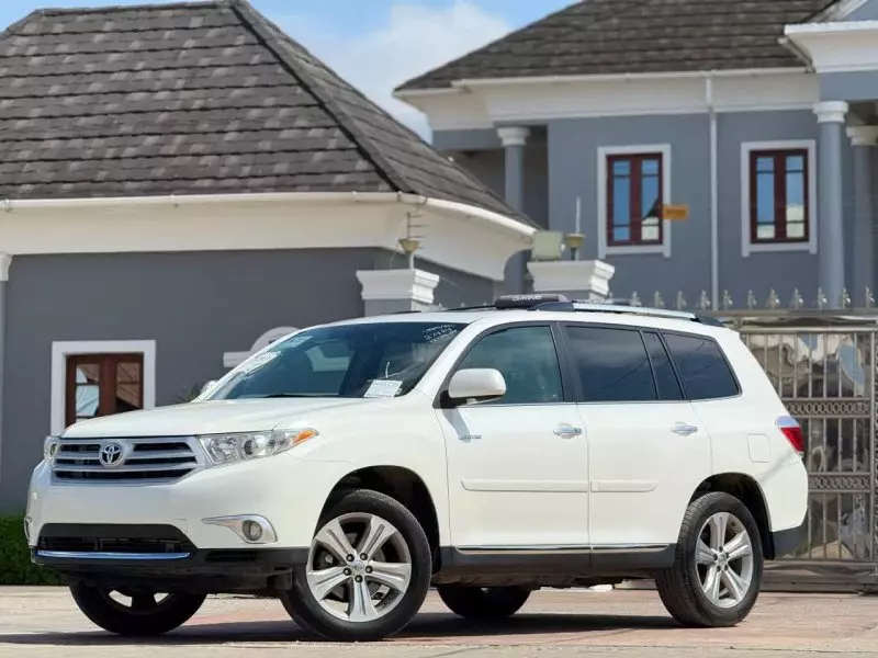 Toyota Highlander   - 2013