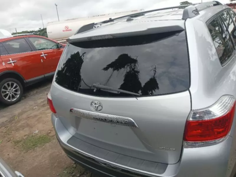 Toyota Highlander   - 2013