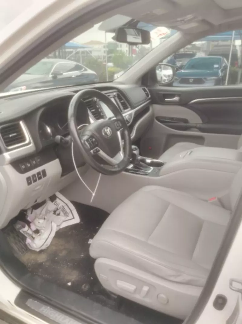 Toyota Highlander   - 2014