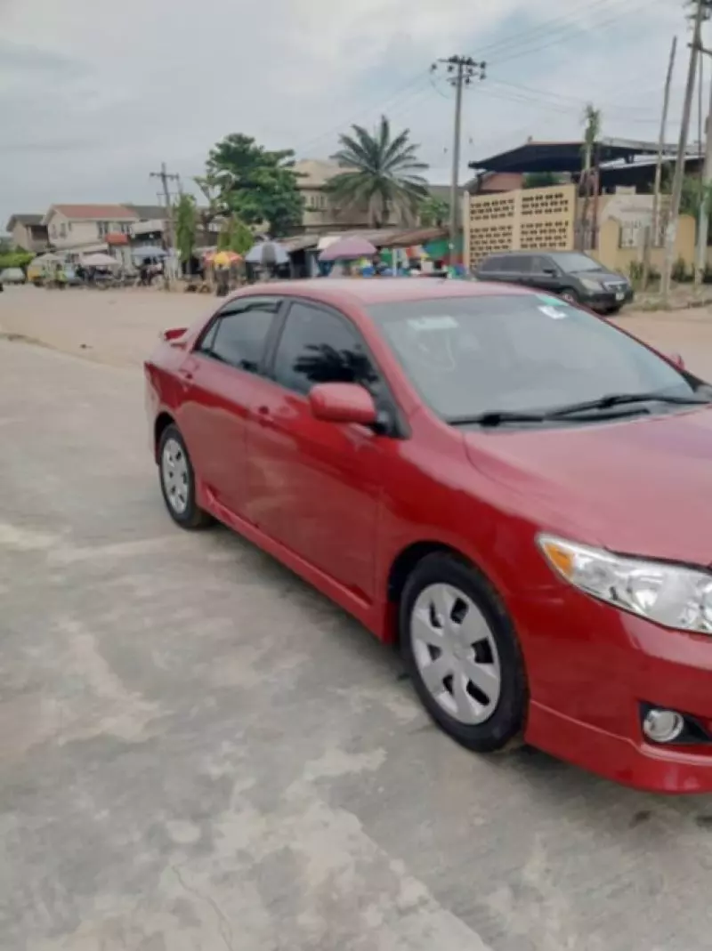 Toyota corolla   - 2010