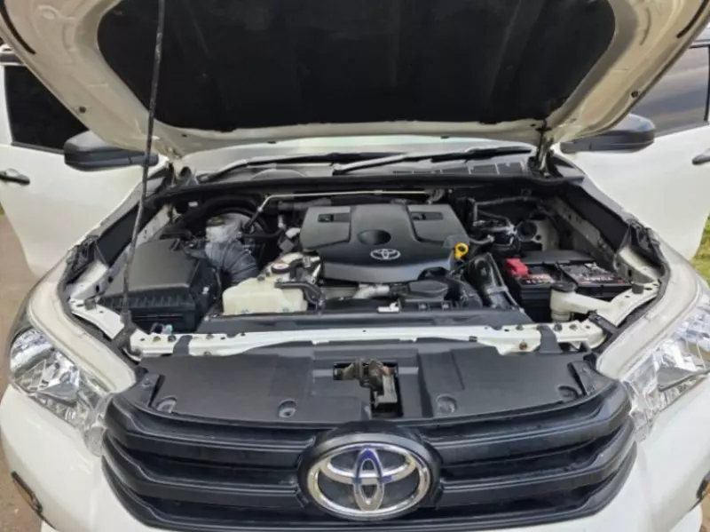 Toyota Hilux   - 2021
