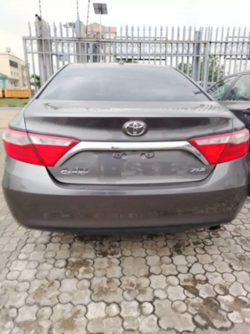 Toyota Camry   - 2016