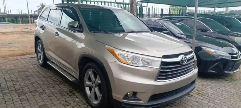 Toyota Highlander   - 2014