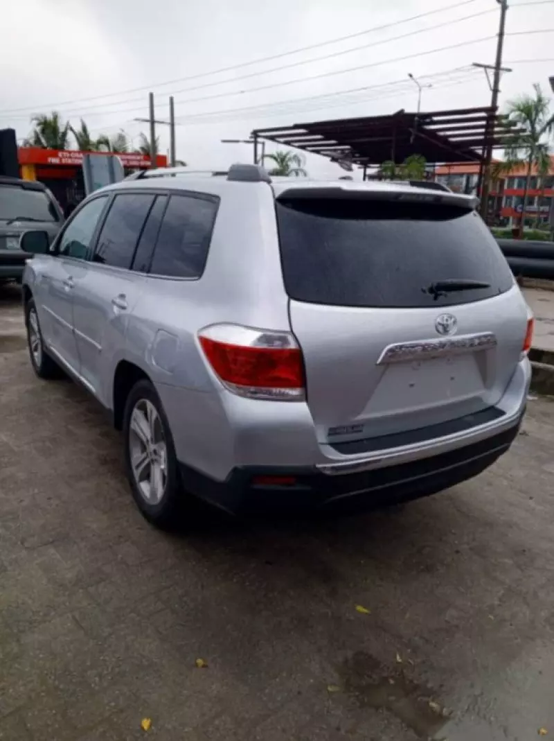 Toyota Highlander   - 2013