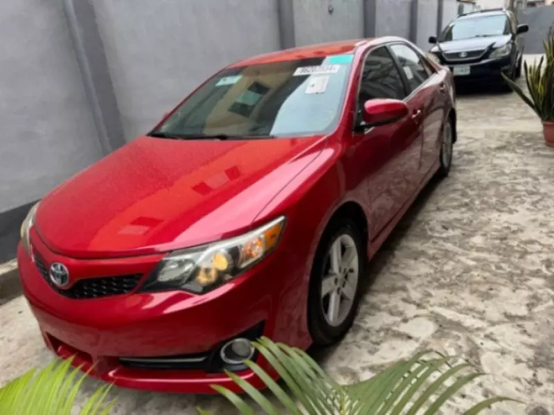 Toyota Camry   - 2014