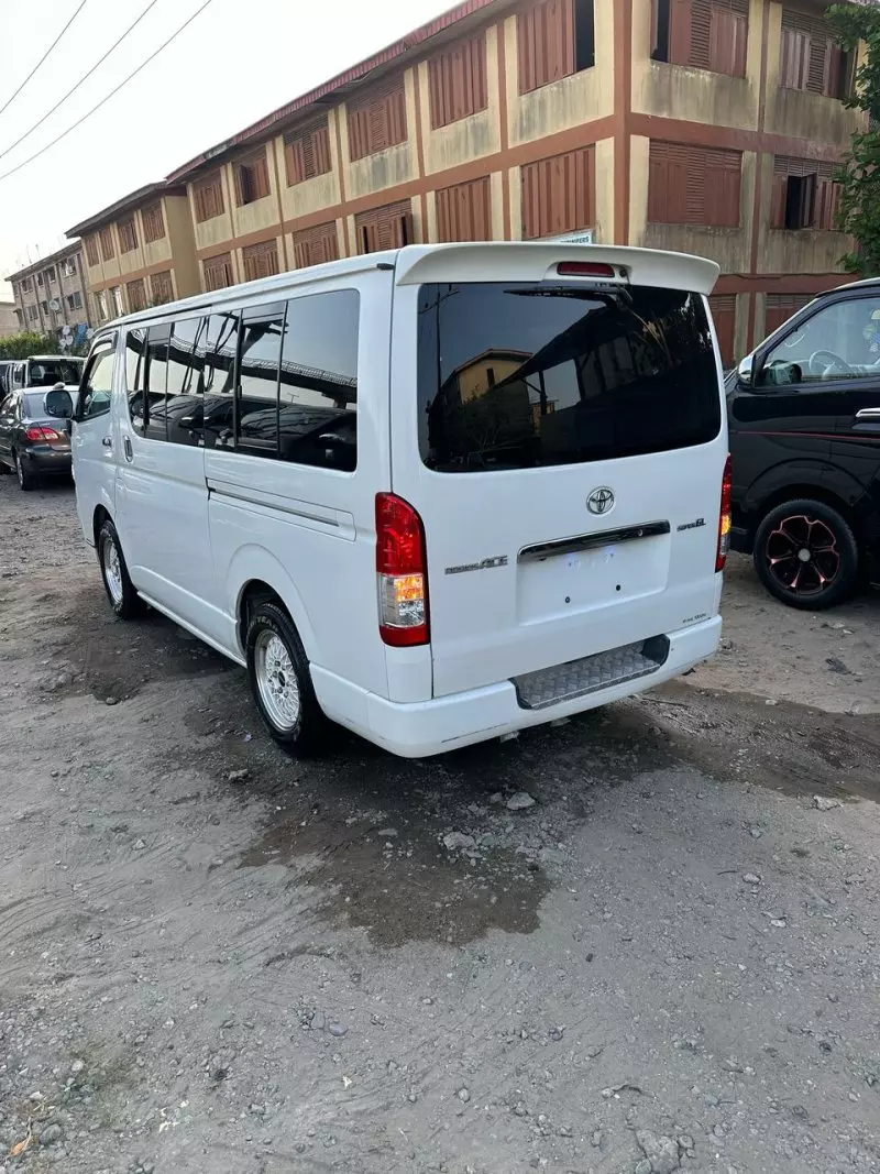 Toyota Hiace   - 2007