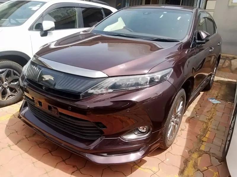 Toyota Harrier   - 2016