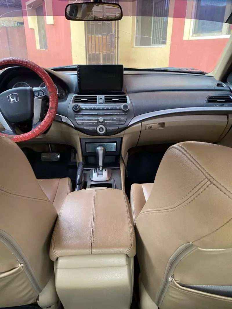 Honda Accord   - 2011