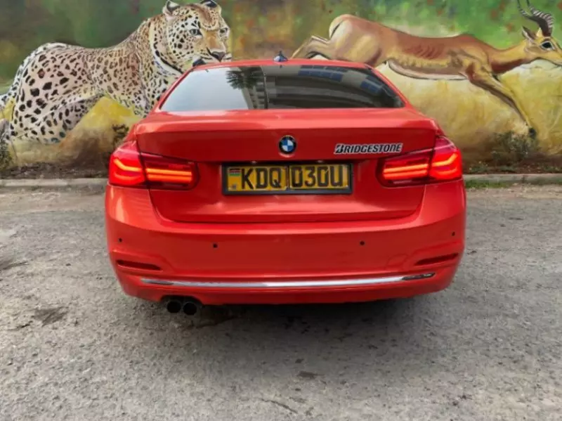 BMW 320i   - 2017