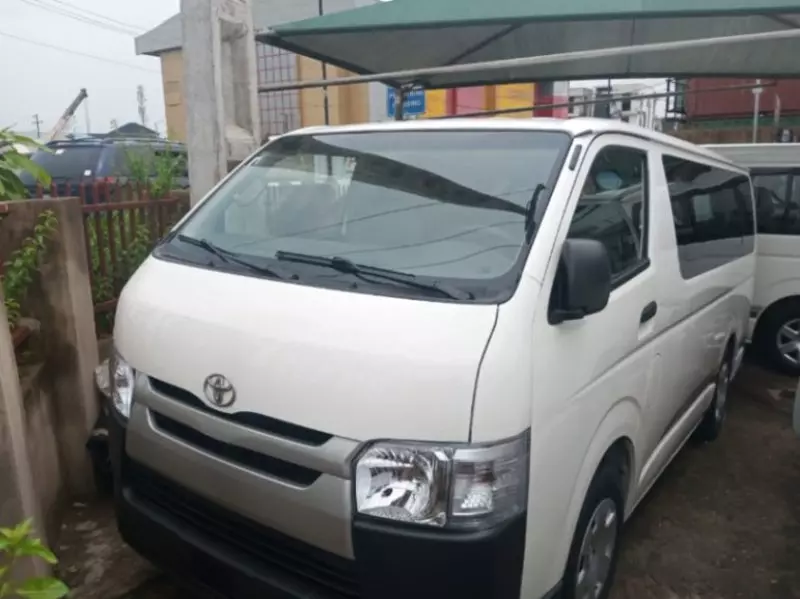 Toyota Hiace   - 2012