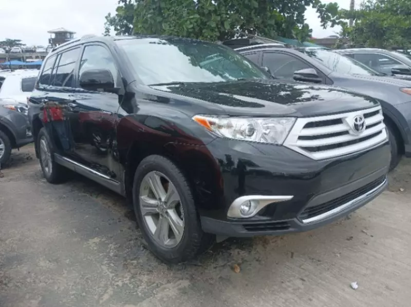 Toyota Highlander   - 2013
