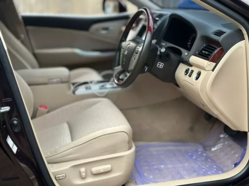 Toyota Crown   - 2012