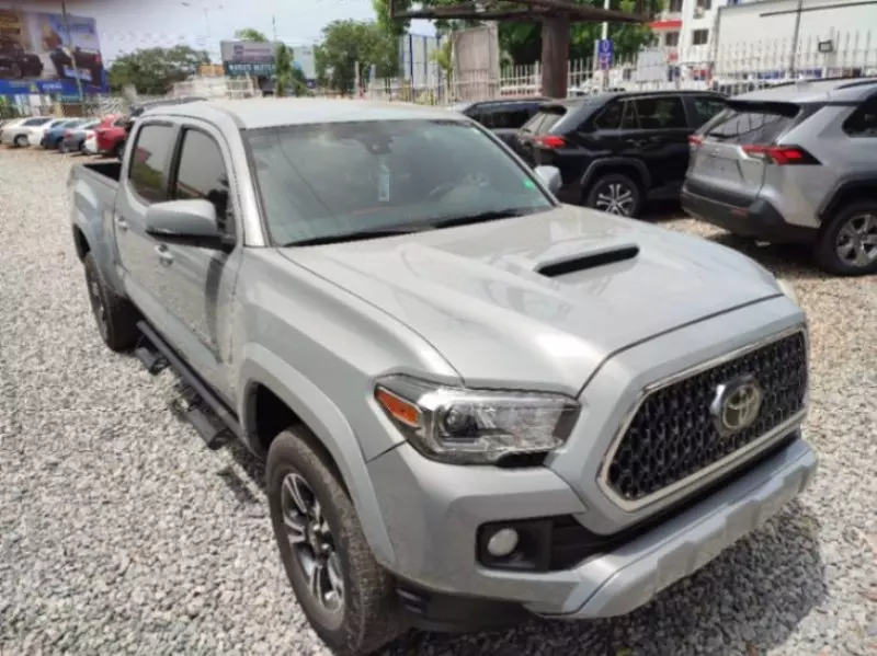 Toyota Tacoma   - 2018