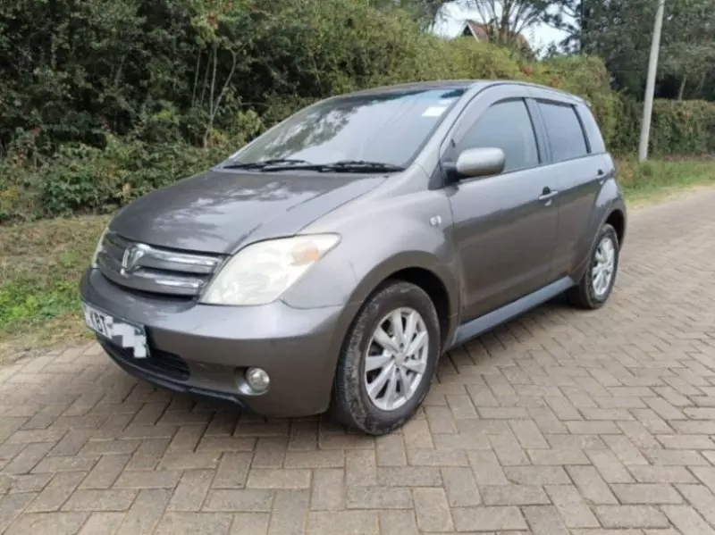 Toyota Ist    - 2005