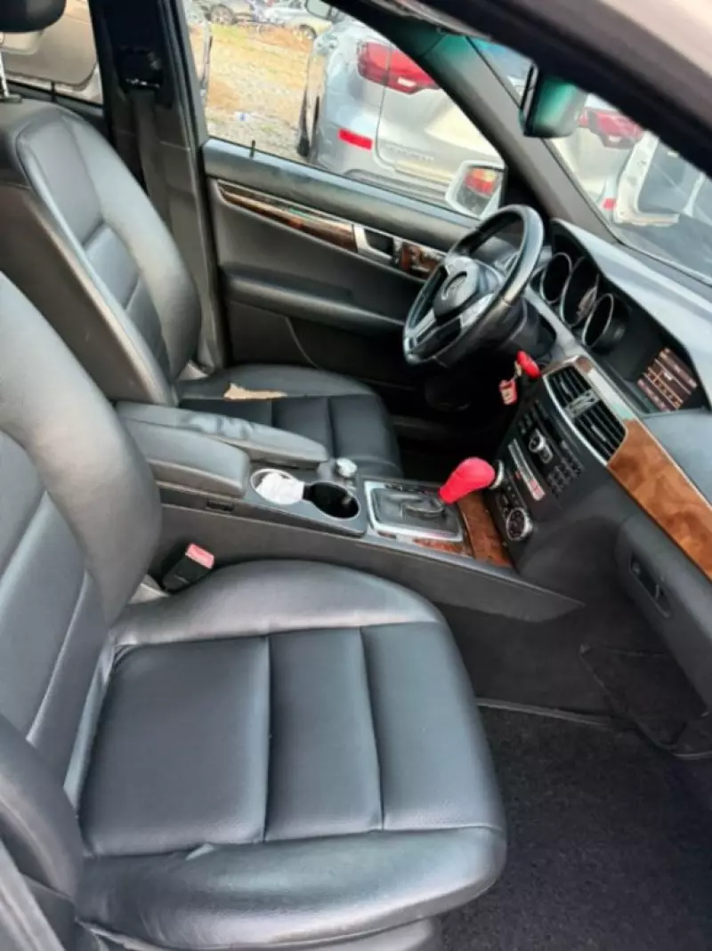 Mercedes-Benz C 300   - 2012