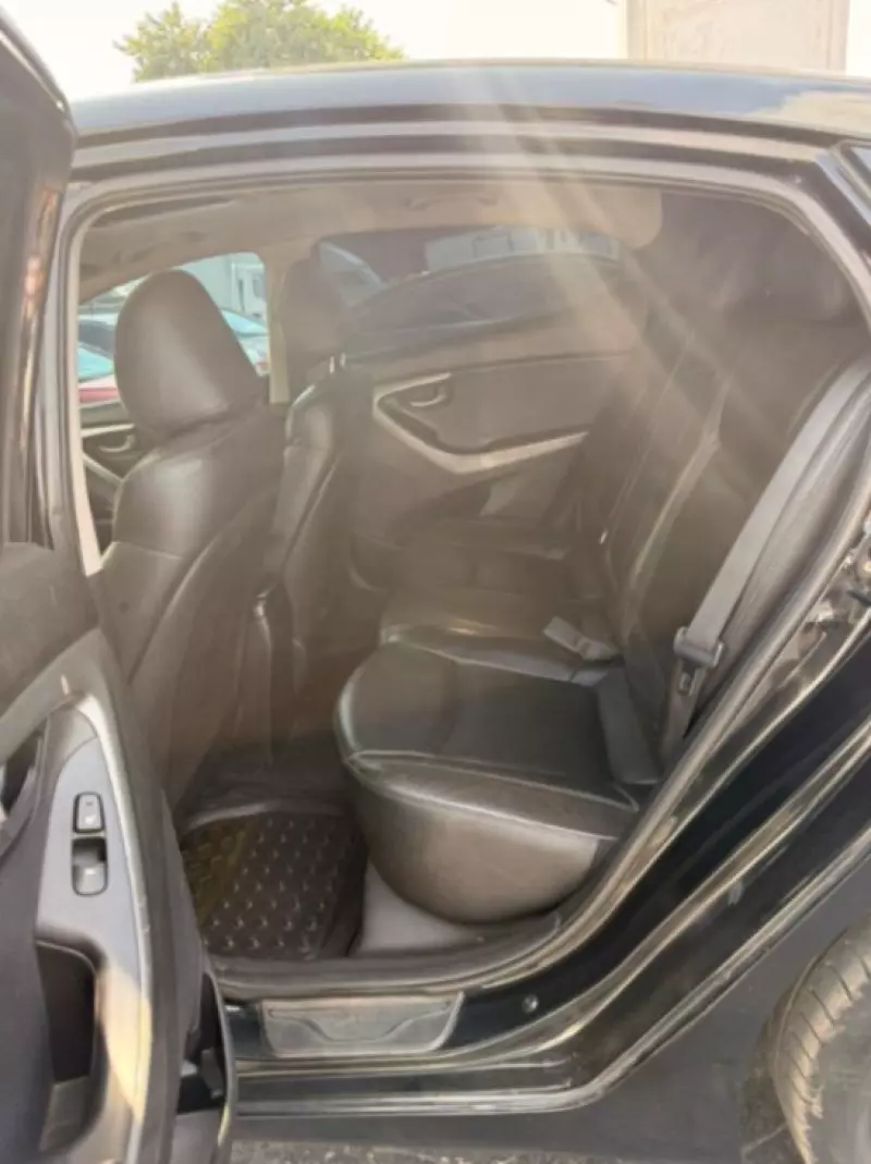 Hyundai Elantra   - 2013
