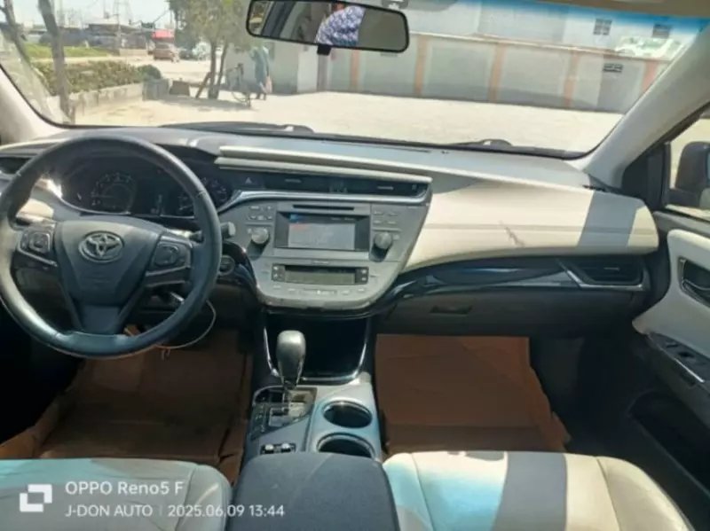 Toyota Avalon   - 2013