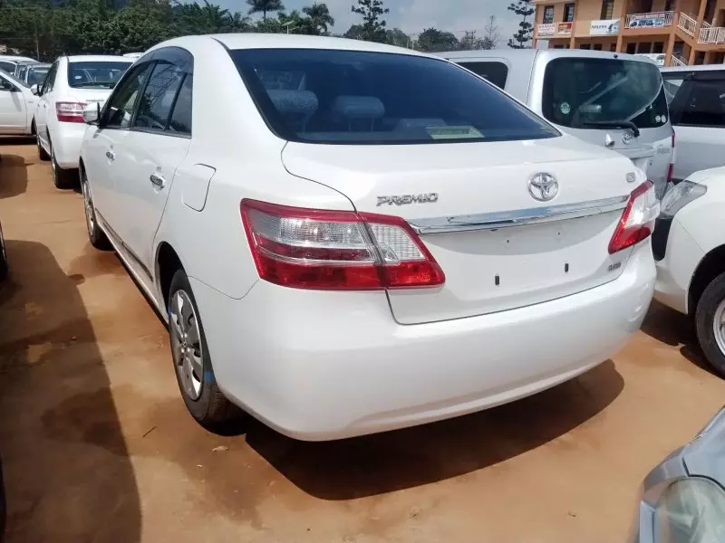 Toyota Premio    - 2014