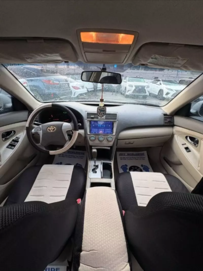 Toyota Camry   - 2009