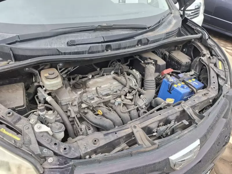 Toyota Noah   - 2012