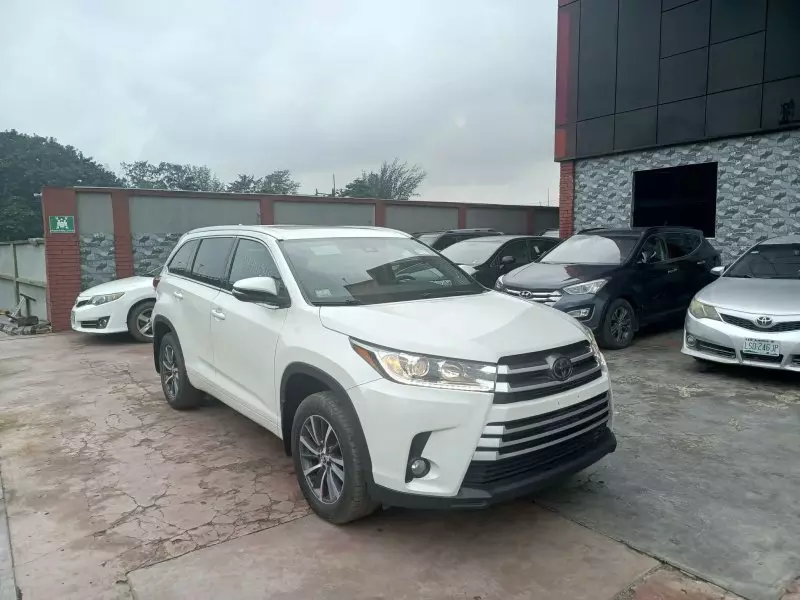 Toyota Highlander   - 2017