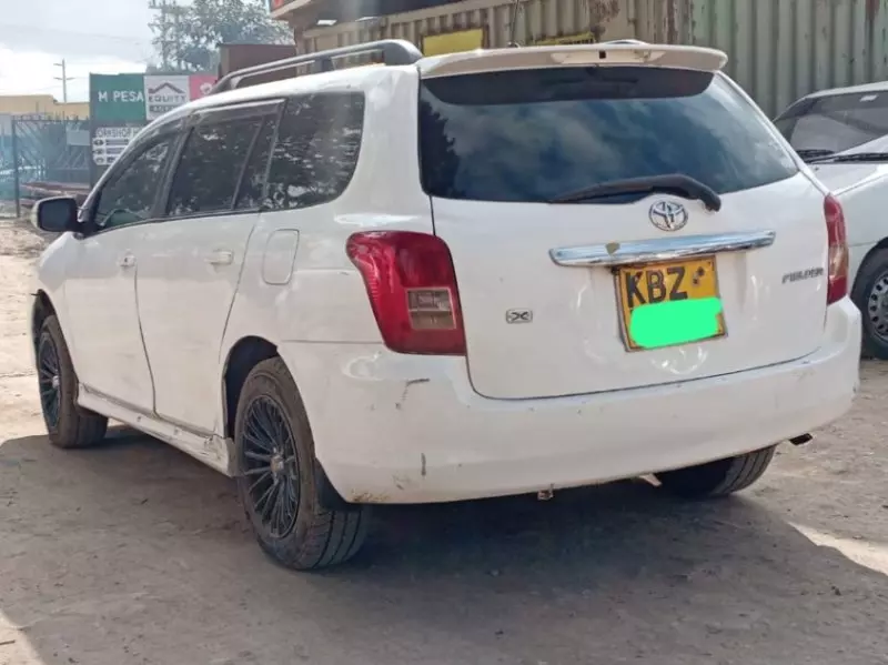 Toyota Fielder    - 2012
