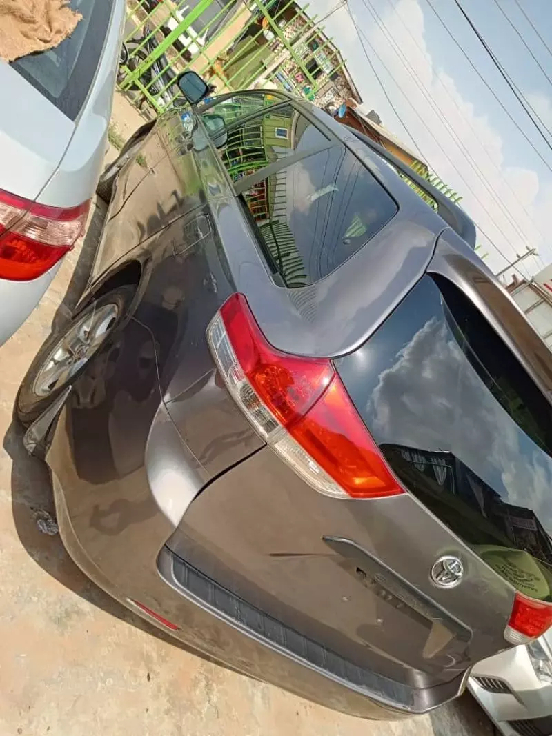 Toyota Sienna   - 2011
