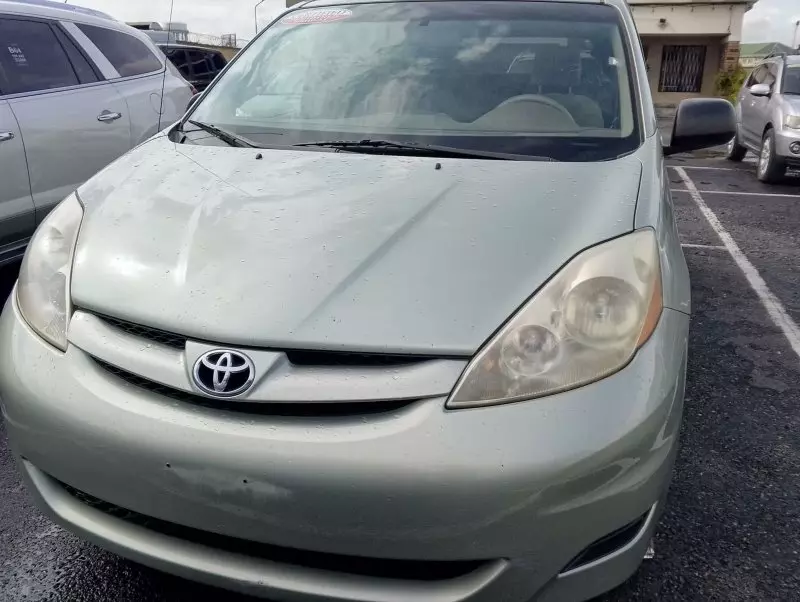 Toyota Sienna   - 2006
