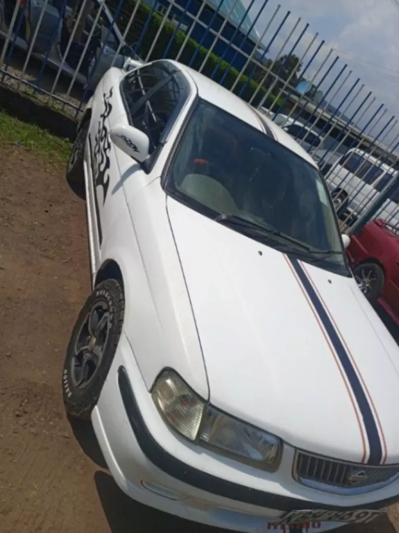 Nissan Advan    - 2002
