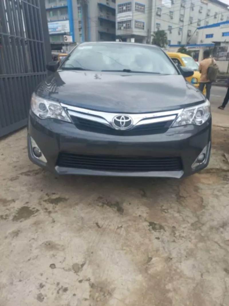 Toyota camry   - 2012