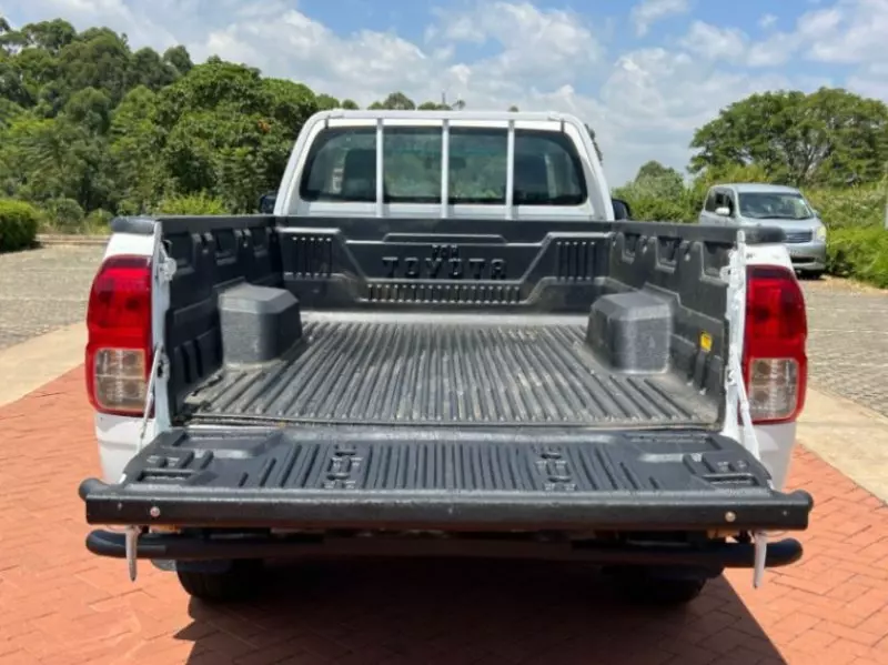 Toyota Hilux    - 2020