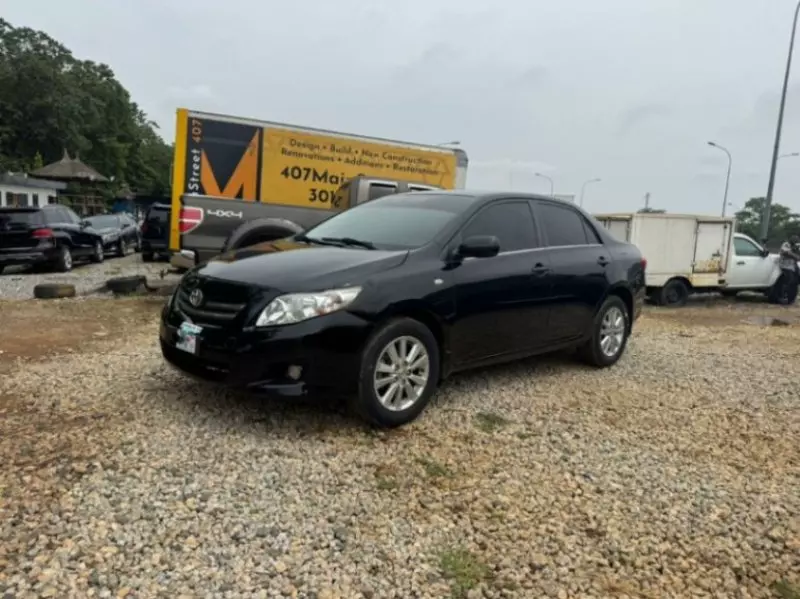 Toyota Corolla   - 2009