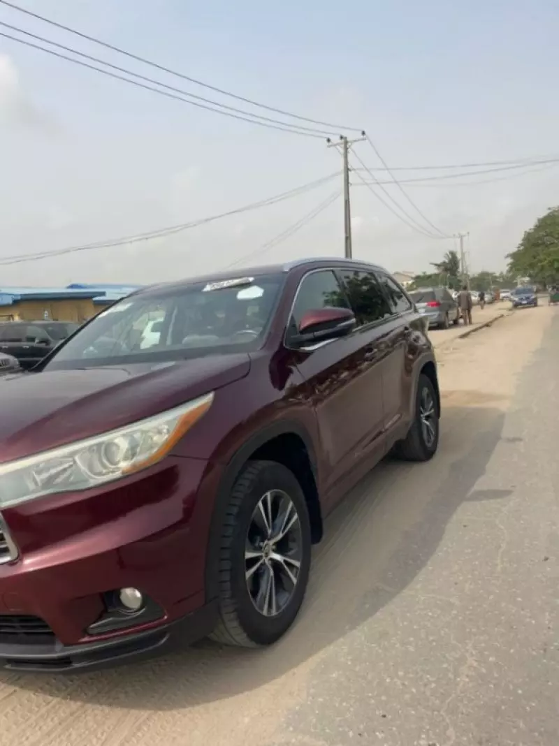 Toyota Highlander   - 2016