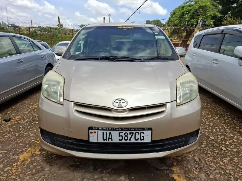 Toyota Passo Sette   - 2010