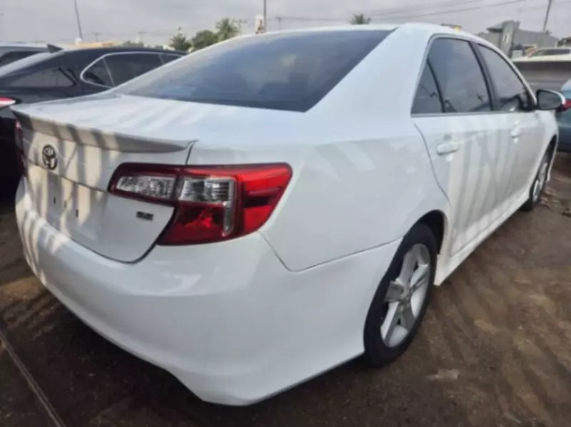 Toyota Camry   - 2014