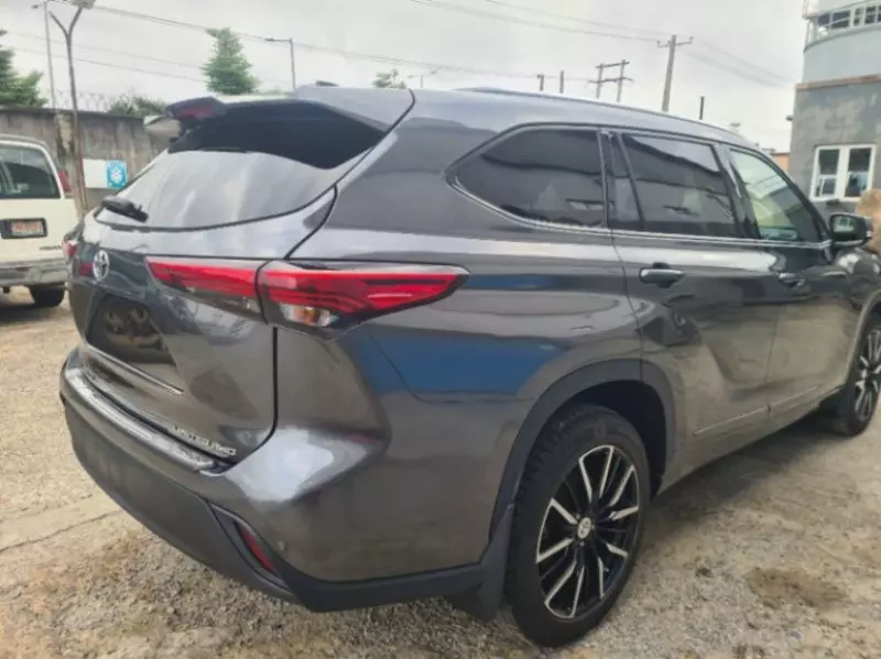 Toyota Highlander   - 2020