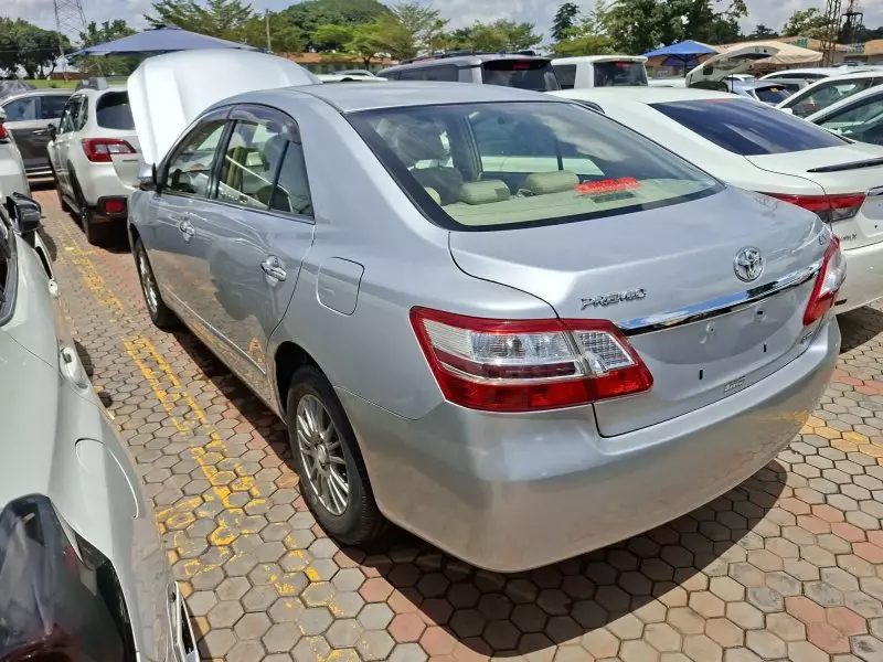 Toyota Premio    - 2016